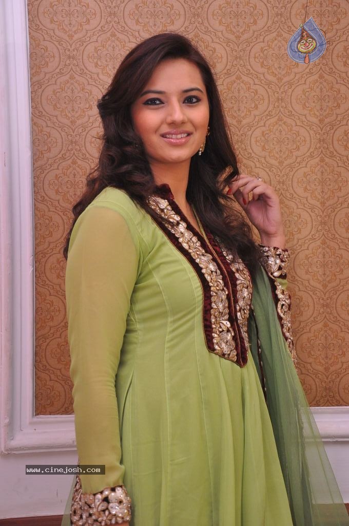 Isha Chawla Stills - 1 / 47 photos