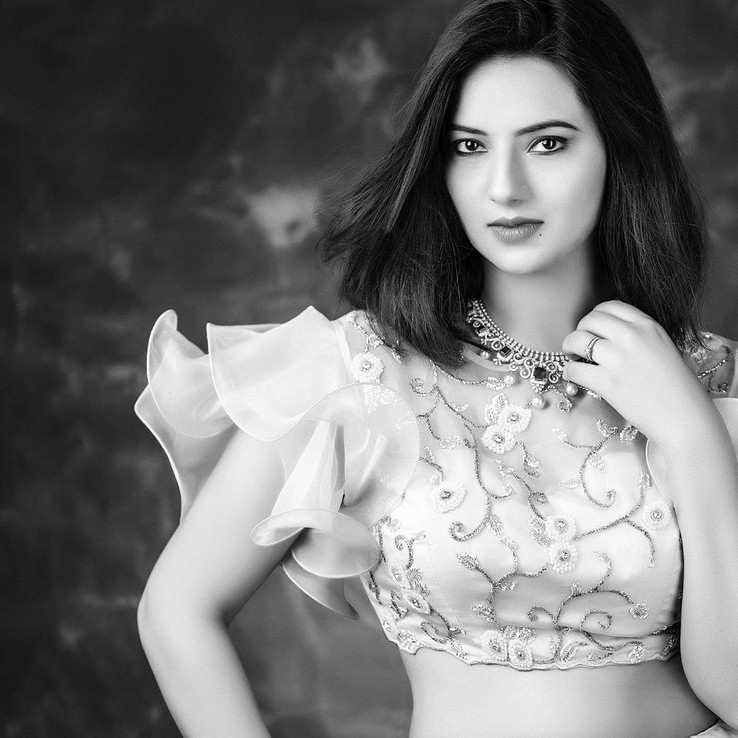 Isha Chawla Stills - 11 / 16 photos