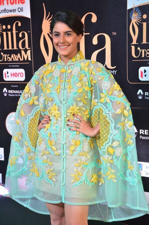 Isha Talwar Gallery at IIFA 2017 - 2 / 29 photos