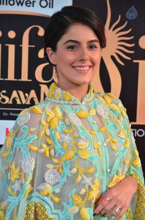 Isha Talwar Gallery at IIFA 2017 - 5 / 29 photos