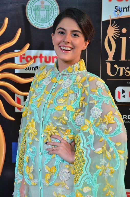 Isha Talwar Gallery at IIFA 2017 - 10 / 29 photos