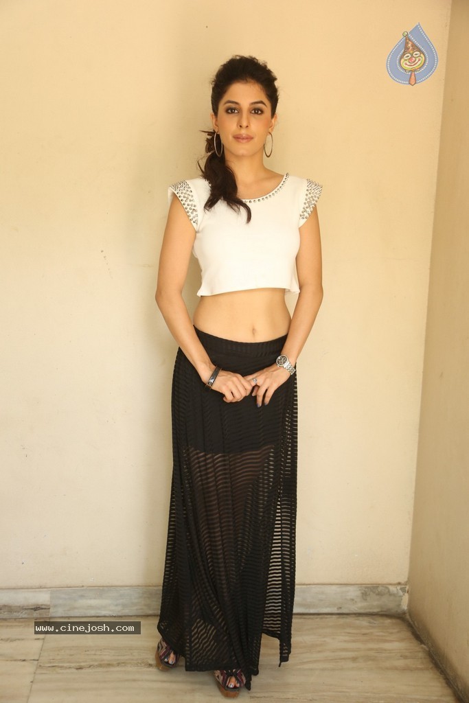 Isha Talwar Latest Photos - 17 / 97 photos