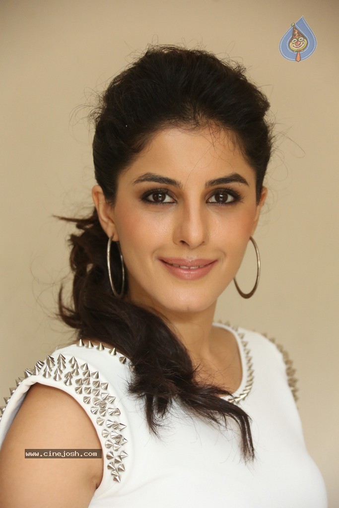 Isha Talwar Latest Photos - 18 / 97 photos