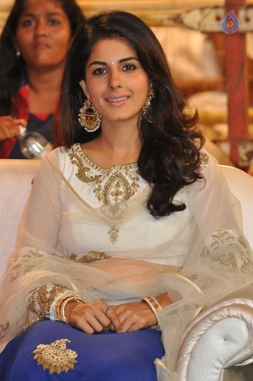 Isha Talwar Latest Photos - 15 / 42 photos