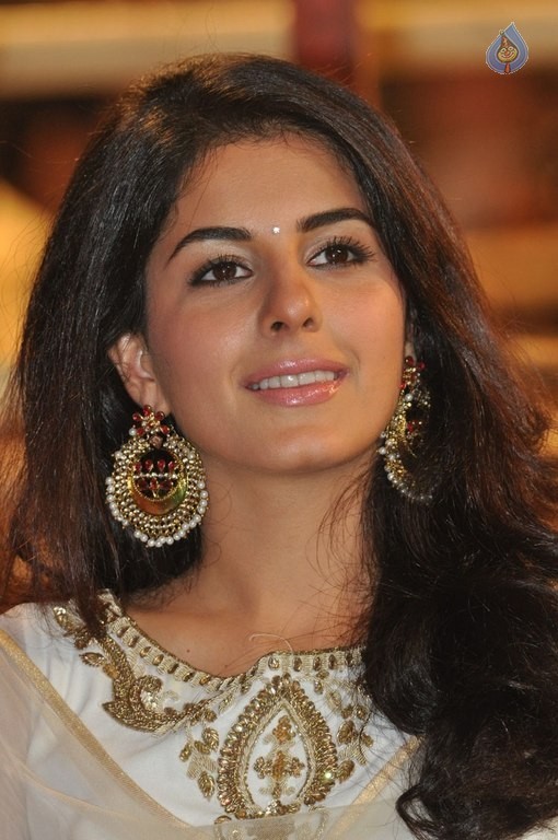 Isha Talwar Latest Photos - 19 / 42 photos