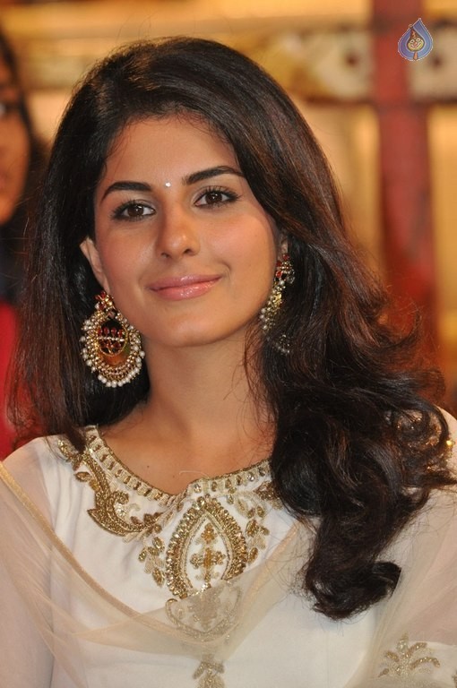 Isha Talwar Latest Photos - 21 / 42 photos