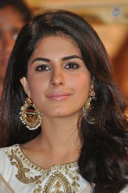 Isha Talwar Latest Photos - 32 / 42 photos