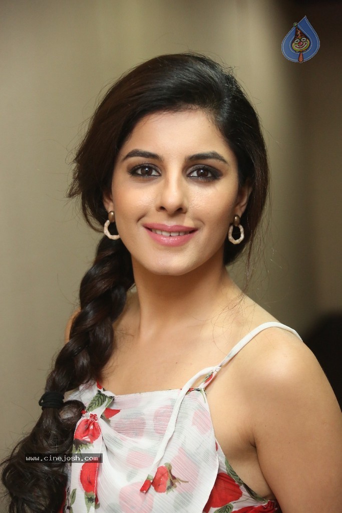 Isha Talwar Latest Pics - 17 / 63 photos