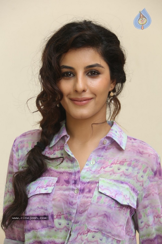Isha Talwar New Pics - 6 / 86 photos