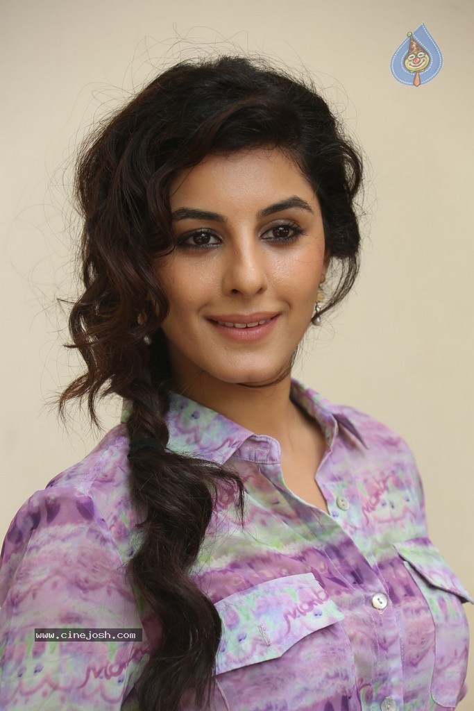Isha Talwar New Pics - 57 / 86 photos