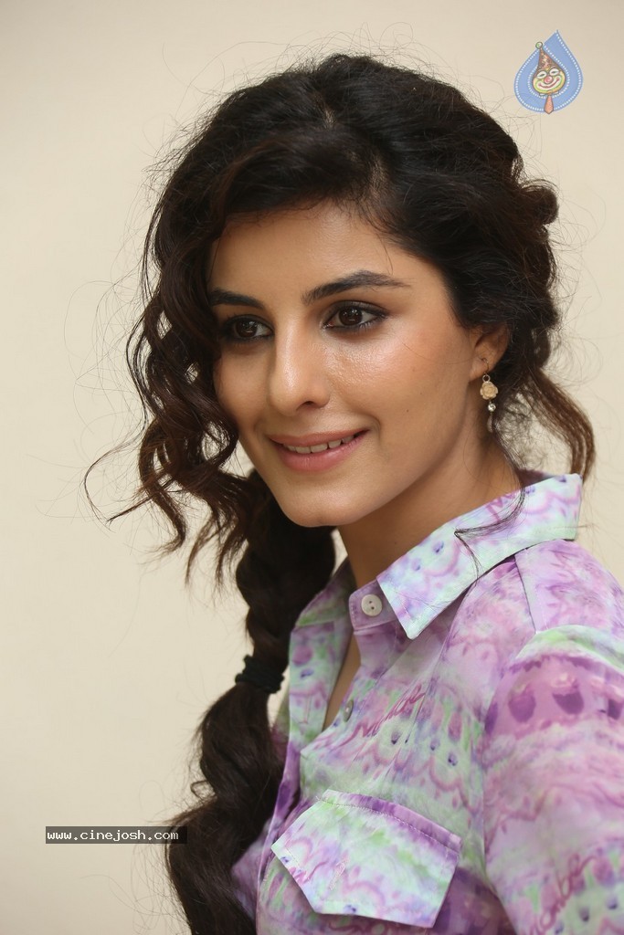 Isha Talwar New Pics - 63 / 86 photos