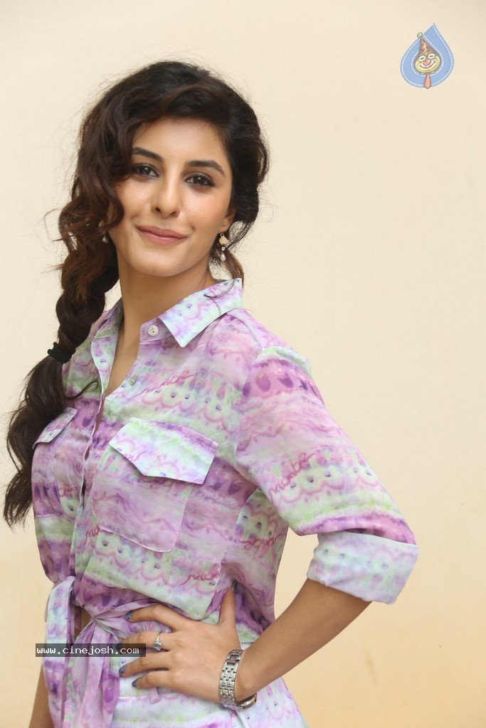 Isha Talwar New Pics - 73 / 86 photos