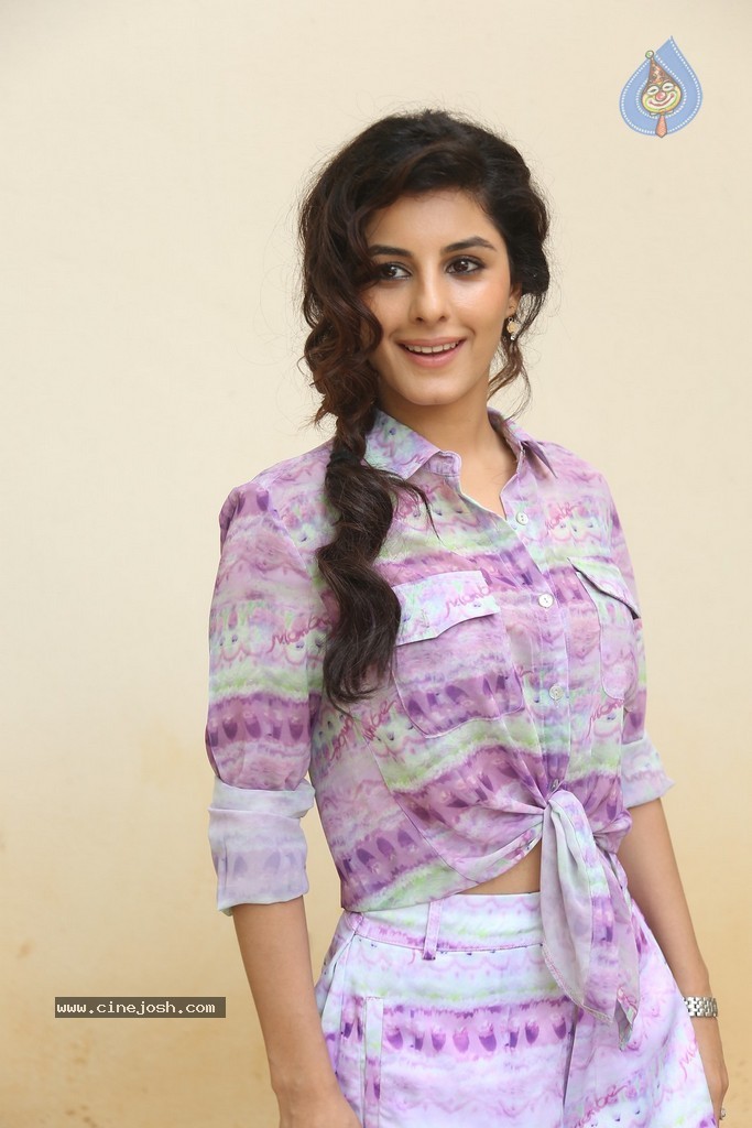 Isha Talwar New Pics - 78 / 86 photos
