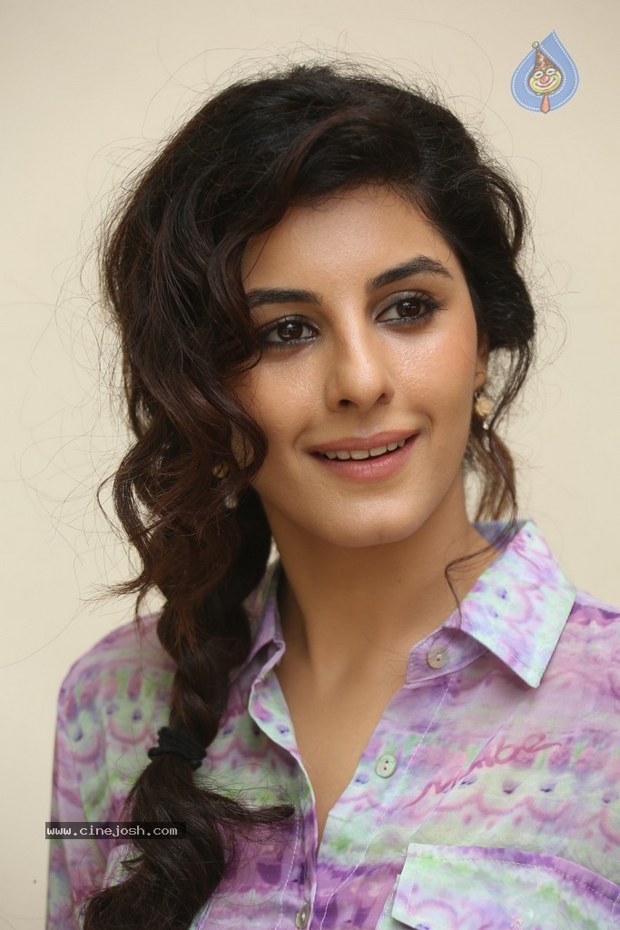 Isha Talwar New Pics - 85 / 86 photos