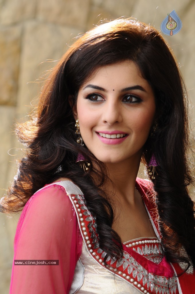 Isha Talwar New Stills - 7 / 9 photos