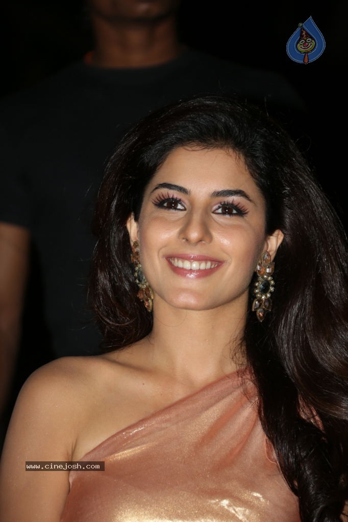 Isha Talwar New Stills - 38 / 80 photos