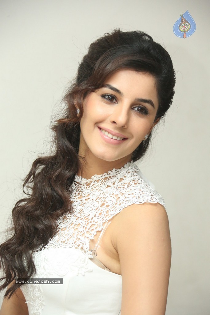 Isha Talwar Pics - 50 / 107 photos