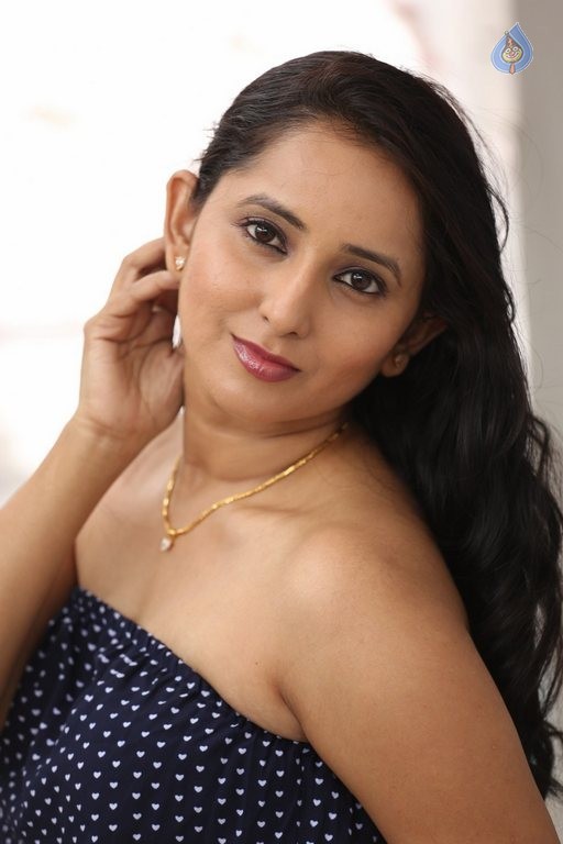 Ishika Singh Latest Photos - 38 / 63 photos