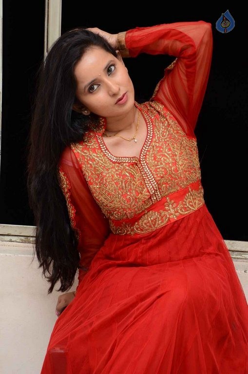 Ishika Singh Latest Photos - 5 / 33 photos