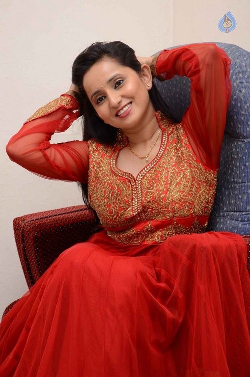 Ishika Singh Latest Photos - 22 / 33 photos
