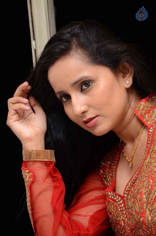 Ishika Singh Latest Photos - 24 / 33 photos