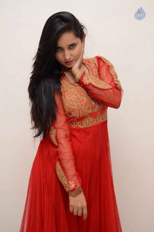 Ishika Singh Latest Photos - 25 / 33 photos