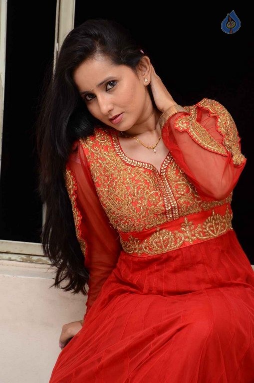 Ishika Singh Latest Photos - 28 / 33 photos