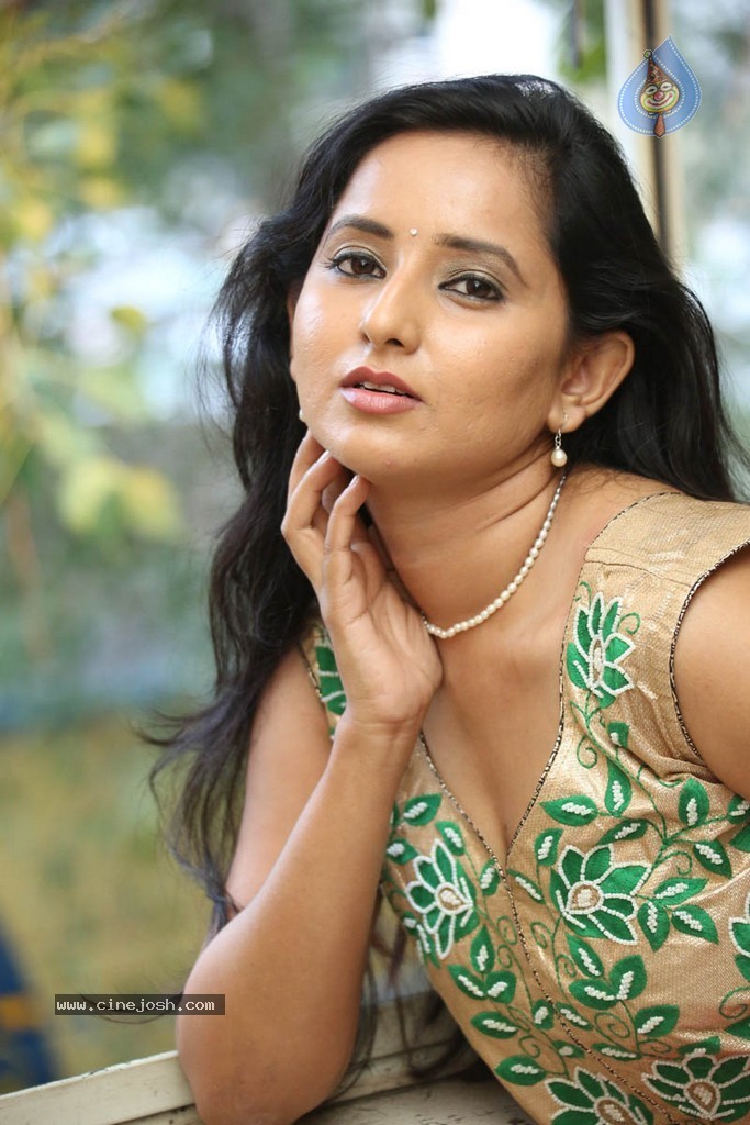 Ishika Singh Latest Pics - 22 / 84 photos