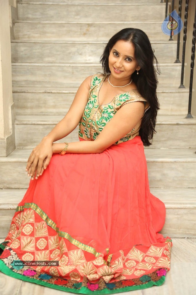 Ishika Singh Latest Pics - 39 / 84 photos