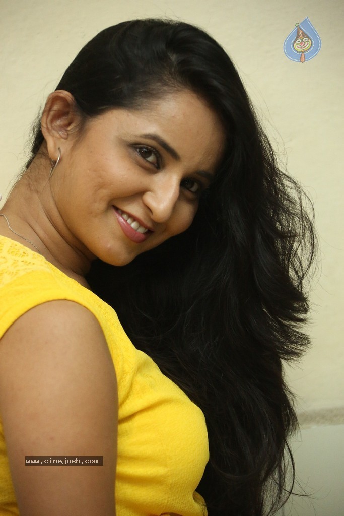 Ishika Singh Latest Pics - 26 / 118 photos