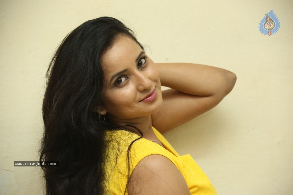 Ishika Singh Latest Pics - 28 / 118 photos