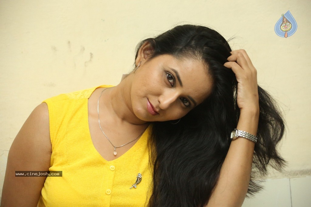 Ishika Singh Latest Pics - 36 / 118 photos