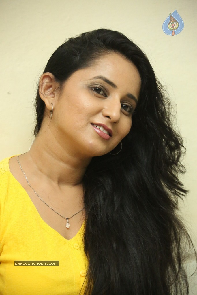 Ishika Singh Latest Pics - 83 / 118 photos