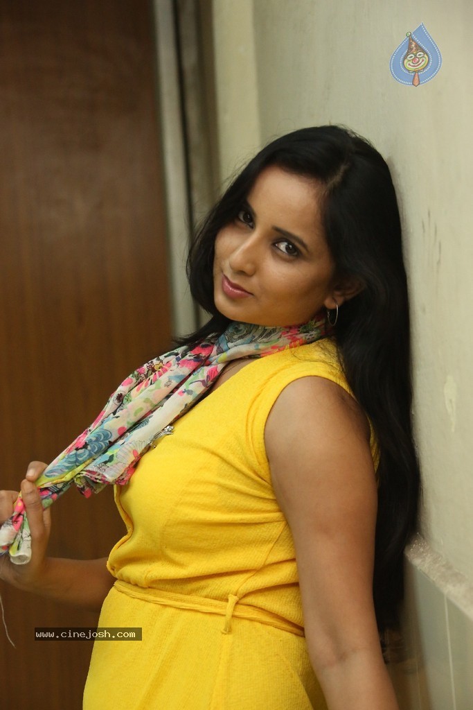 Ishika Singh Latest Pics - 90 / 118 photos