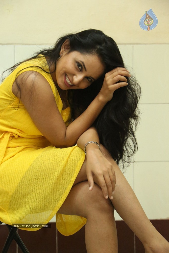Ishika Singh Latest Pics - 97 / 118 photos
