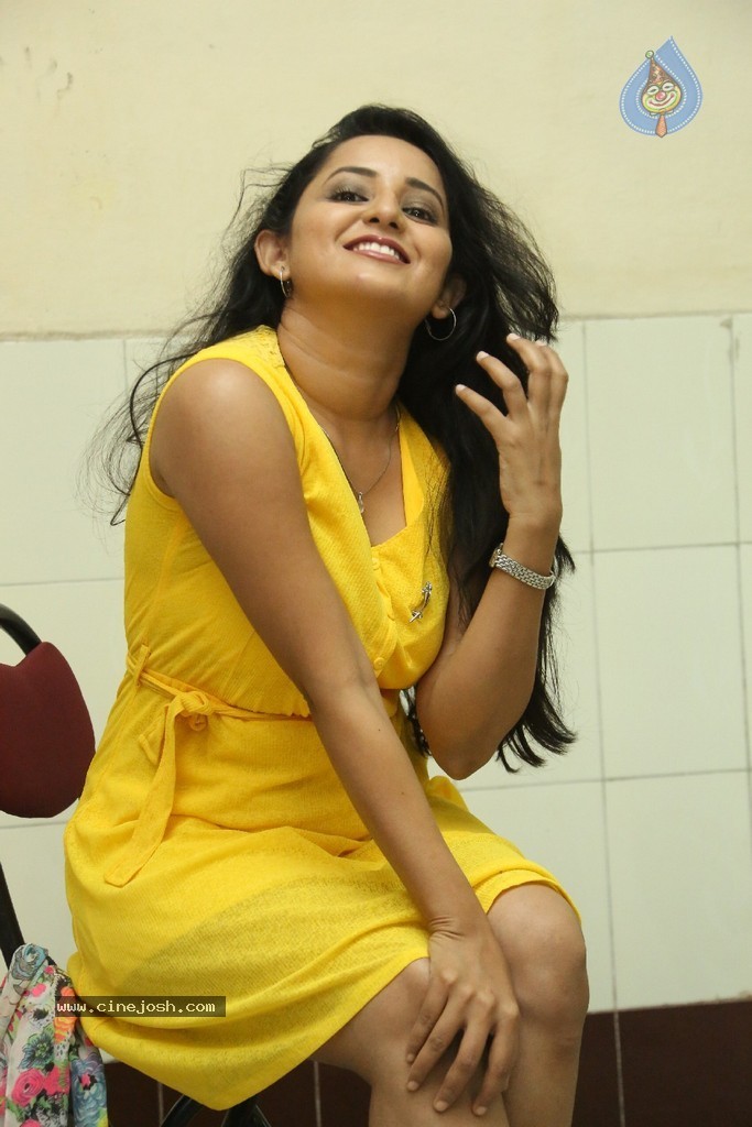 Ishika Singh Latest Pics - 113 / 118 photos