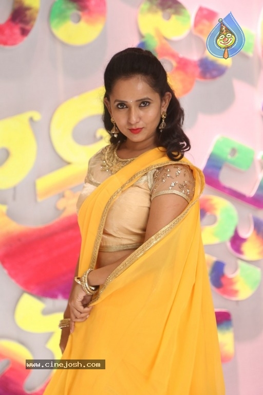 Ishika Singh Latest Pics - 19 / 19 photos