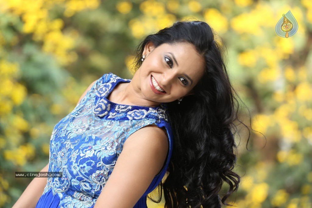 Ishika Singh New Gallery - 25 / 135 photos