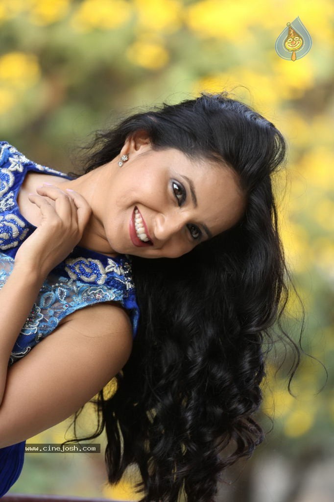 Ishika Singh New Gallery - 27 / 135 photos
