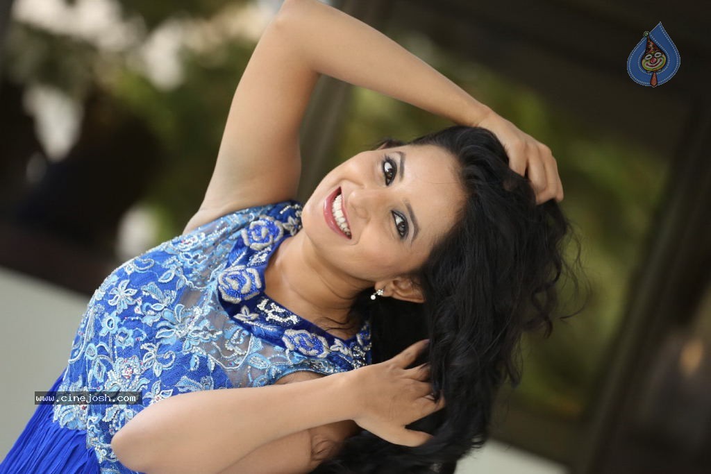 Ishika Singh New Gallery - 33 / 135 photos