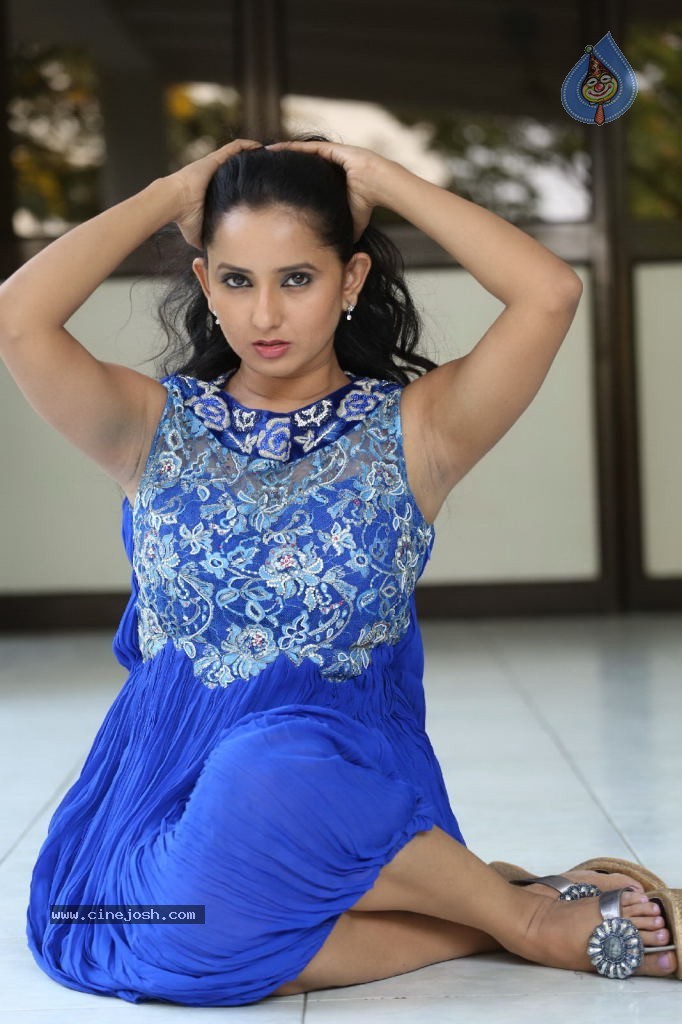 Ishika Singh New Gallery - 34 / 135 photos