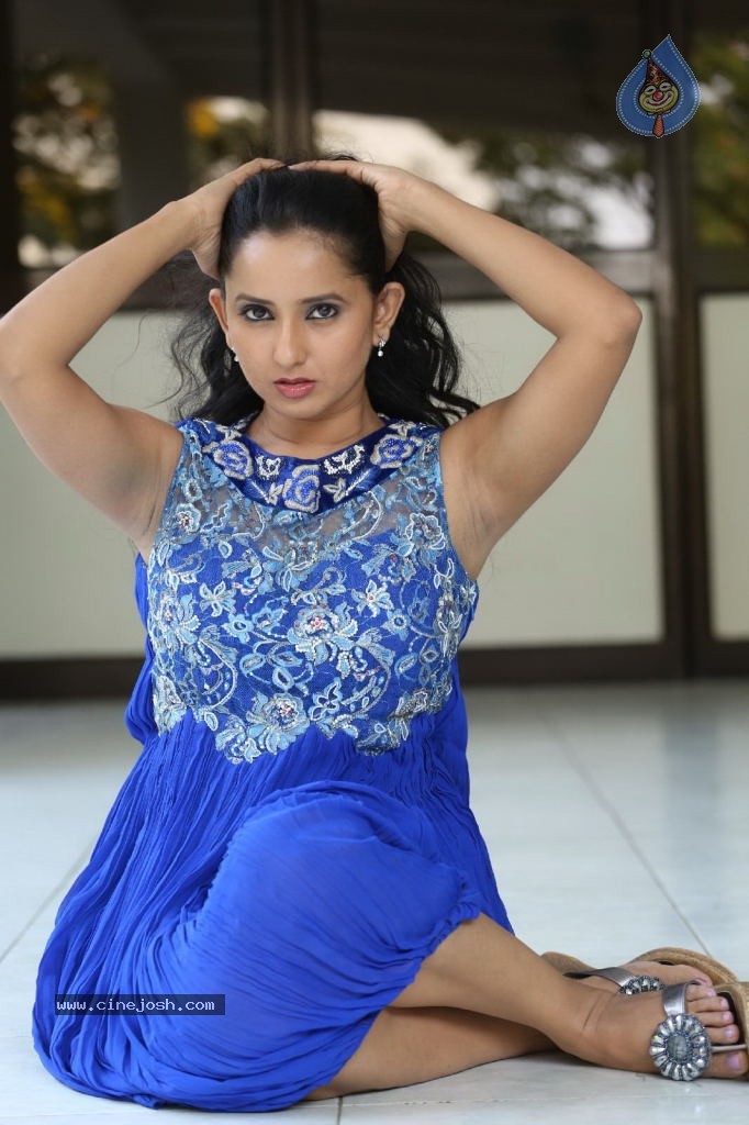 Ishika Singh New Gallery - 45 / 135 photos