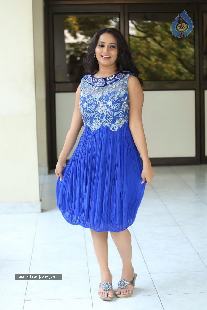 Ishika Singh New Gallery - 46 / 135 photos