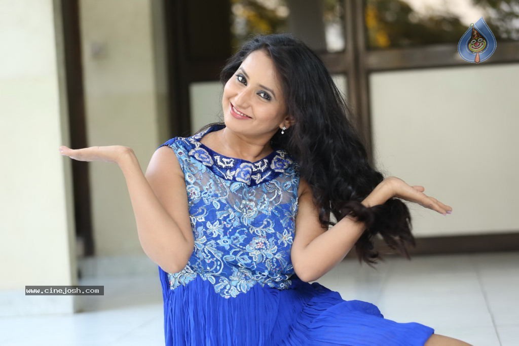 Ishika Singh New Gallery - 57 / 135 photos
