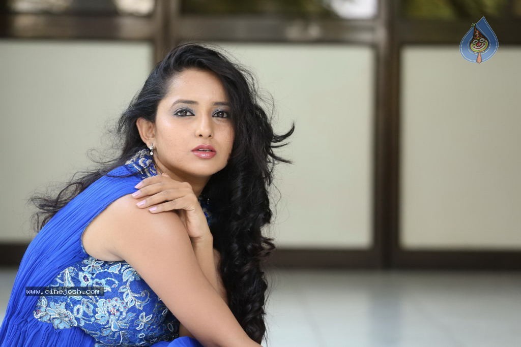 Ishika Singh New Gallery - 62 / 135 photos