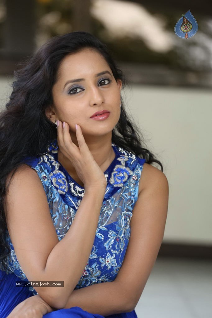Ishika Singh New Gallery - 63 / 135 photos