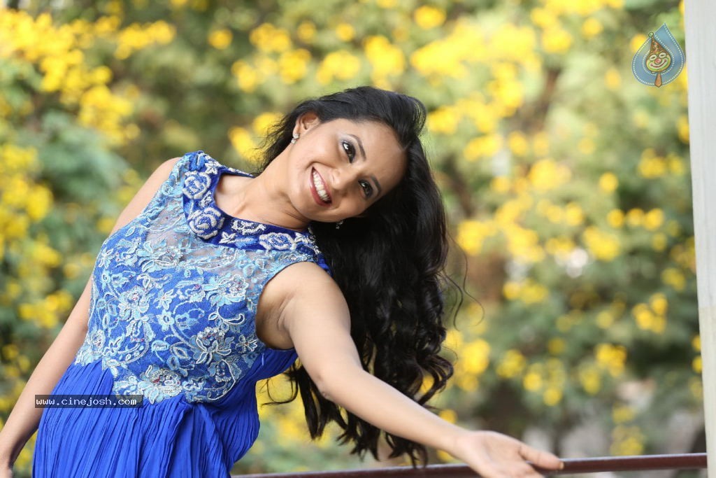 Ishika Singh New Gallery - 69 / 135 photos