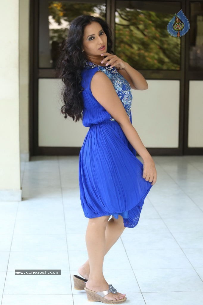 Ishika Singh New Gallery - 72 / 135 photos