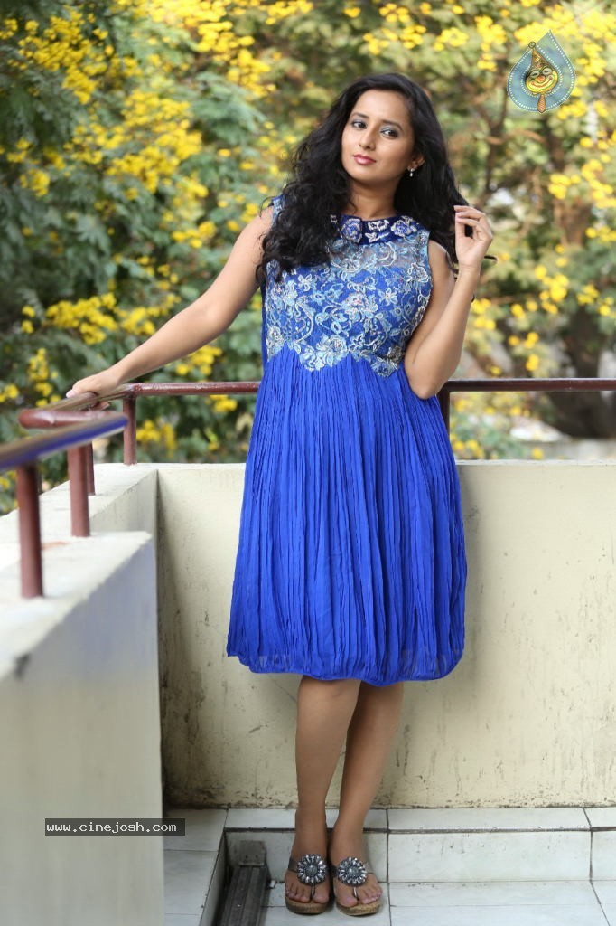 Ishika Singh New Gallery - 74 / 135 photos