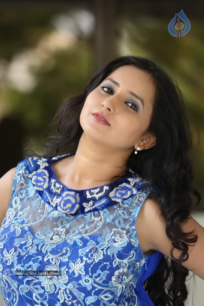 Ishika Singh New Gallery - 89 / 135 photos